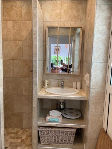 a bathroom with a sink and a mirror at L'atelier du bonheur in Cassis