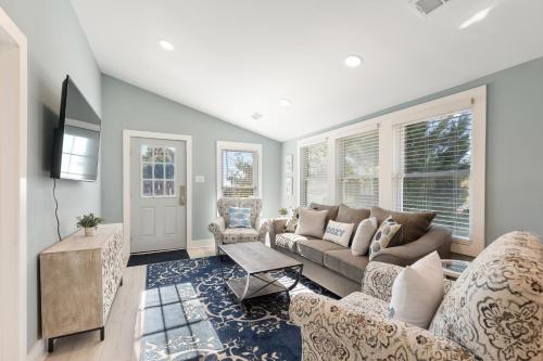 222 W Ashley - Sea Breeze - Minutes to the Ocean and Downtown Folly Beach