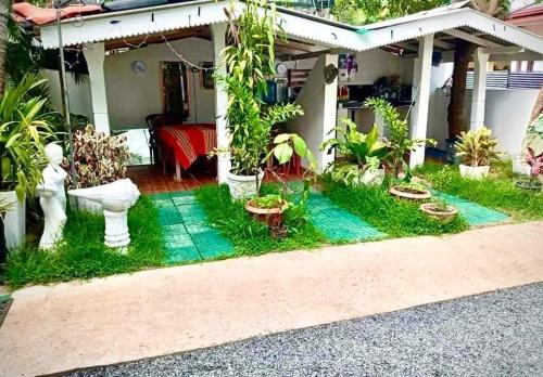 Un jardín fuera de Robert Inn Dambulla