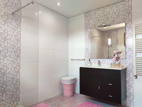 a bathroom with a sink and a mirror at Refúgio da Ria in Vagos