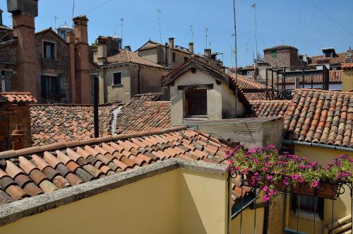 Gallery image of Residenza Goldoni in Venice