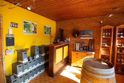 a wine tasting room with a barrel on the counter at Der Weinladen in Kröv