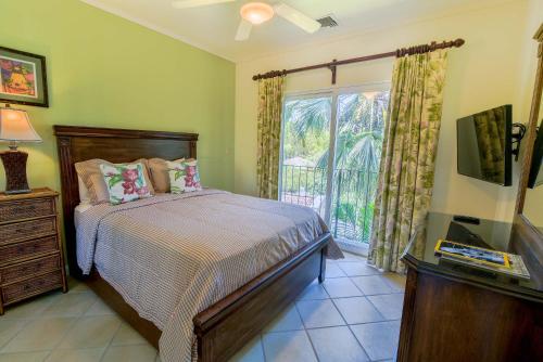 Los Suenos Resort Del Mar 3C by Stay in CR tesisinde bir odada yatak veya yataklar