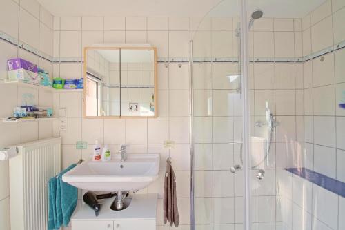 a bathroom with a sink and a shower at Toms Gästehaus in Schleiden