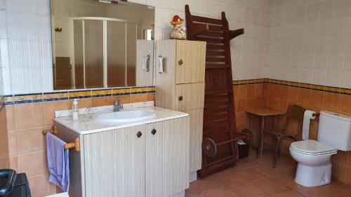 a bathroom with a sink and a toilet at Casa Rural Los Pinillos in Motilleja