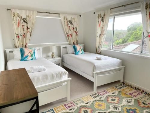 En eller flere senge i et værelse på Barellen Beach House