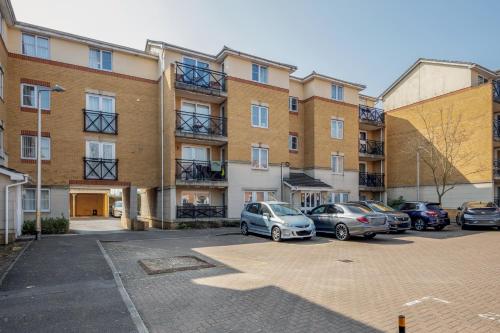 Captivating 3-Bed Apartment in Grays – Photos 2
