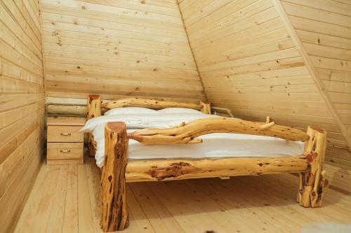 a bedroom in a log cabin with two bunk beds at Drvena Kuca RUŽA in Kopaonik