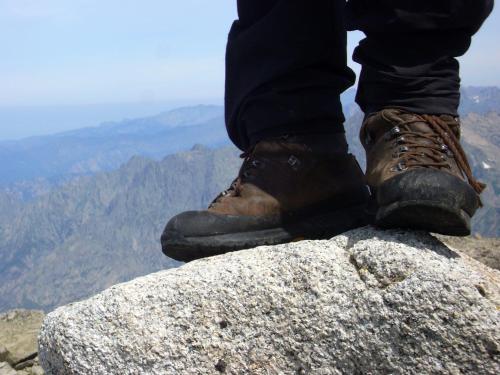 a person standing on top of a mountain with his shoes at Hotel Rural "Victoria" in Humanes