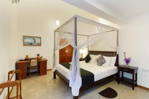 Tempat tidur dalam kamar di STAY at Ahangama
