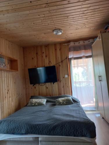 Posteľ alebo postele v izbe v ubytovaní Onix- Kis-tó Apartman ORFŰ