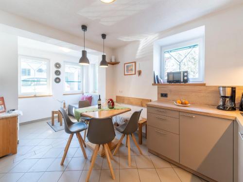 A kitchen or kitchenette at Beautiful two-room apartment in Hollersbach