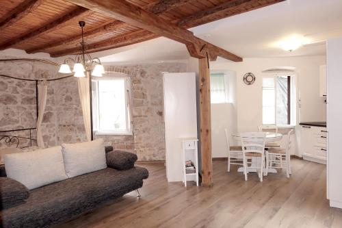 Romantic studios