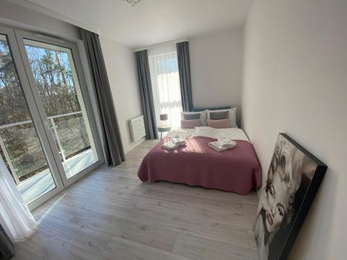 Ένα ή περισσότερα κρεβάτια σε δωμάτιο στο Porta Mare Apartamenty Słoneczne Tarasy