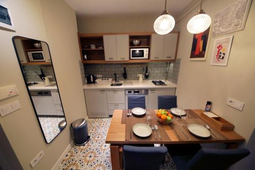 Kuchyň nebo kuchyňský kout v ubytování NEW Modern Flat- by Taksim Square