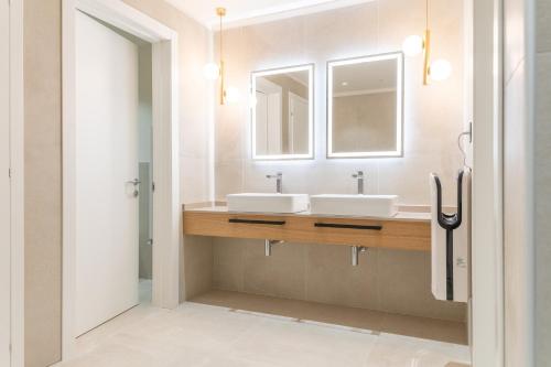 a bathroom with two sinks and a mirror at Relais Forte Benedek Wine & SPA - Adults Only in Pastrengo