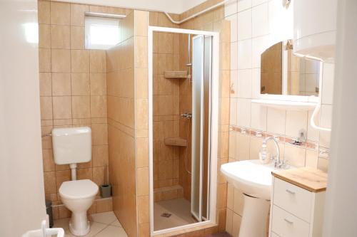 Kúpeľňa v ubytovaní Zserbó Apartman- Poroszló