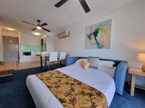 Ένα ή περισσότερα κρεβάτια σε δωμάτιο στο Nelson Towers Motel & Apartments