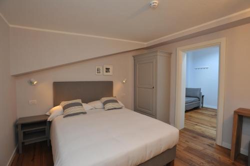 a bedroom with a large white bed in a room at Baita Fanti Ski & Bike in Bormio