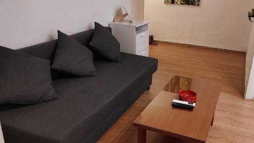 a living room with a couch and a coffee table at Apartamento a 5 min de la playa y el centro in Almería