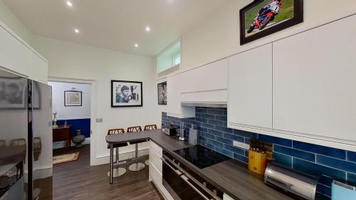 1 Claremont – Photos 3