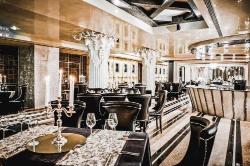 a restaurant with tables and chairs and a bar at Villas Elenite Premium in Elenite