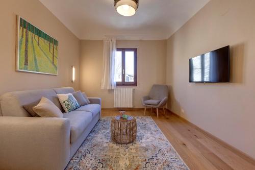 Woodie Apartment by Mamo Florence