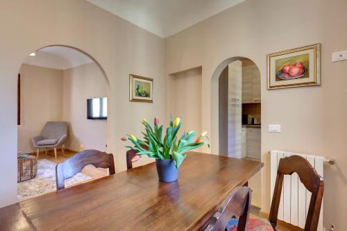 Woodie Apartment by Mamo Florence