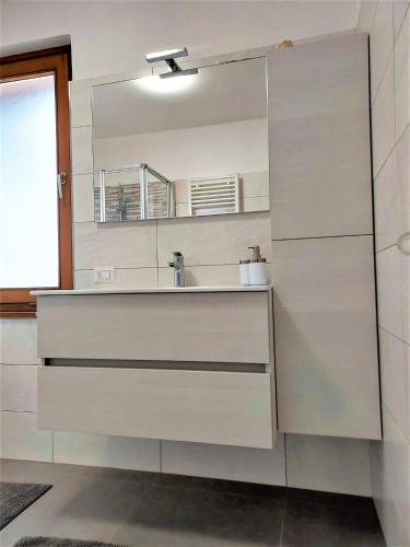 a bathroom with a sink and a mirror at Casa Edda in Malcesine
