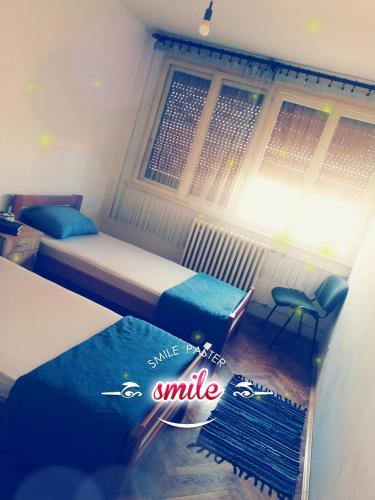 Llit o llits en una habitació de Apartman KIKA