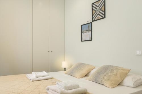 Postel nebo postele na pokoji v ubytování Spacious Penthouse with Private Terrace
