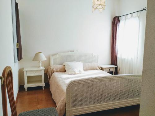 Postel nebo postele na pokoji v ubytování VACAY Villa Armallada, descanso perfecto, en la Costa Brava, L'Escala!