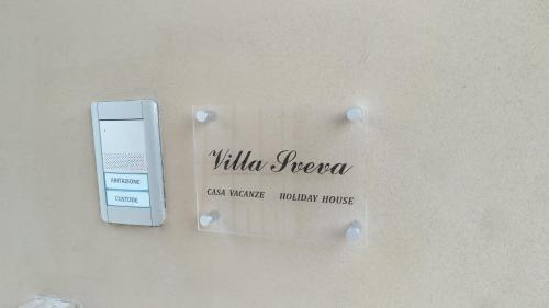 a sign on a wall with a cell phone on it at Appartamento seminterrato Villa Sveva Franciacorta in Ome
