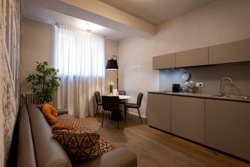 Кухня или кухненски бокс в Verona Romana Apartments