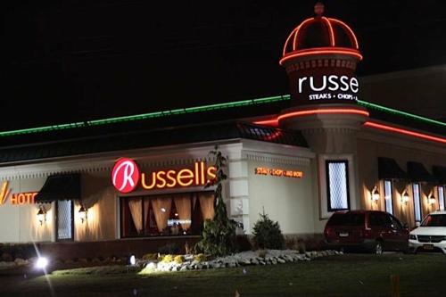 a fast food restaurant with a sign on top of it at Salvatores Grand Hotel in Williamsville