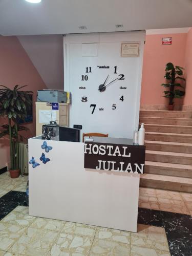 Ο χώρος του λόμπι ή της ρεσεψιόν στο Hostal Asador Julian