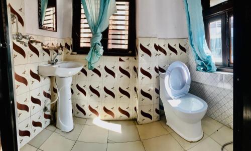 A bathroom at Thamel Hub Hostel