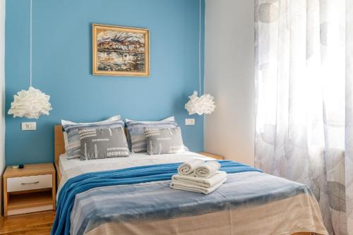 Llit o llits en una habitació de Comfort Apartment Dorin