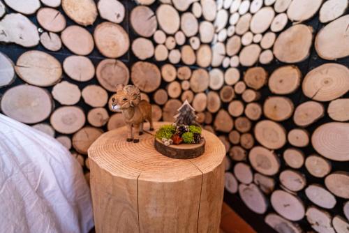 a figurine of a cat sitting on top of a wooden table at Hotel La Bonne Auberge in Saint-Martin-Vésubie
