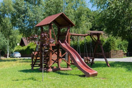 Zona de juegos infantil en Case la cheie Várlak