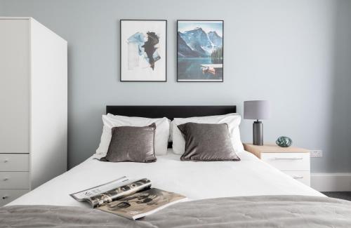 מיטה או מיטות בחדר ב-Beautiful Central 4 Bedroom Apart next2 KingsCross