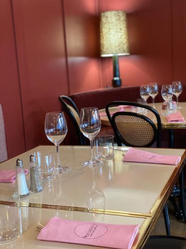 a table with wine glasses on top of it at Best Western Porte du Forez in Andrézieux-Bouthéon