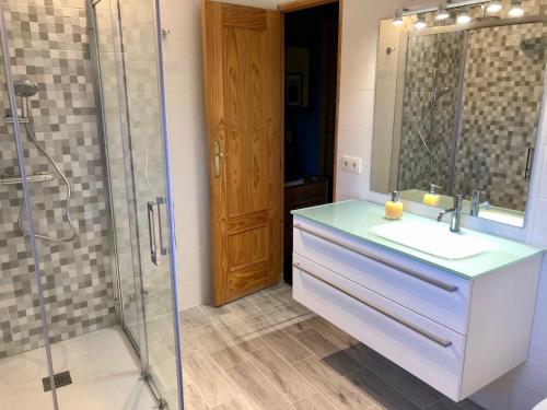 a bathroom with a sink and a shower at Casa en el corazón de Gredos, amplia y agradable. in Navacepeda de Tormes