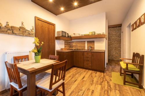 Juhar Apartmanház