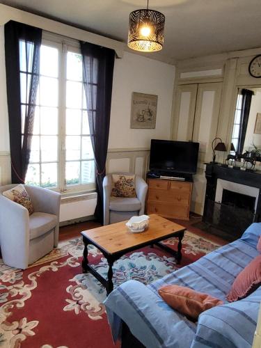 a living room with a couch and a coffee table at La Falaise in Saint-Valery-sur-Somme