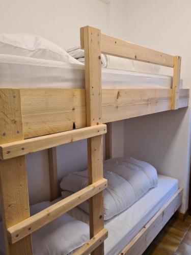a bunk bed room with two bunk beds at Oostduinkerke Apartments in Oostduinkerke