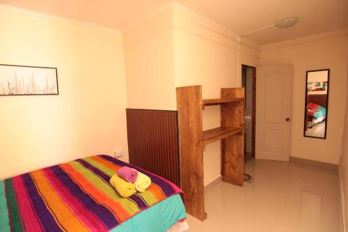 Una cama o camas en una habitación de Anka Hostel