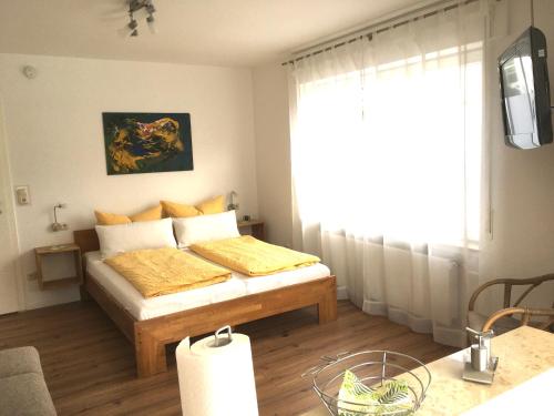 a small bedroom with a bed with a window at Gästehaus Sommertal, eigener Parkplatz, 800m zum Bodensee, 300m zur Altstadt in Meersburg