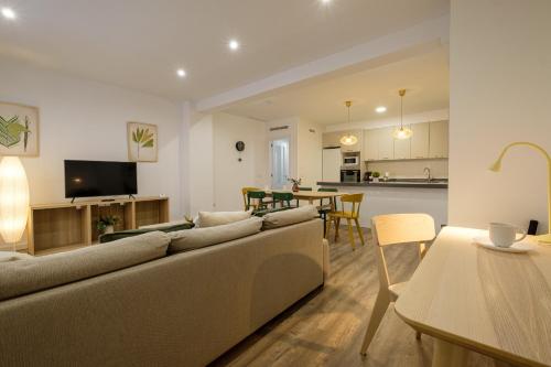 Apt with Fluffy Beds & Private Patio
