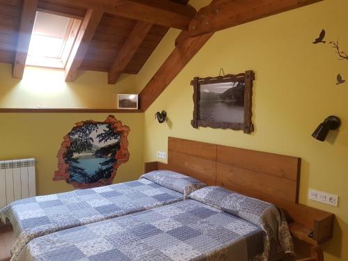 Postel nebo postele na pokoji v ubytování Hostal Rural Iratiko Urkixokoa